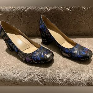 Naturalizer brocade pumps